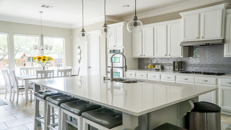 What Should Contractors Know Before Partnering with a Wholesale Cabinet Supplier?