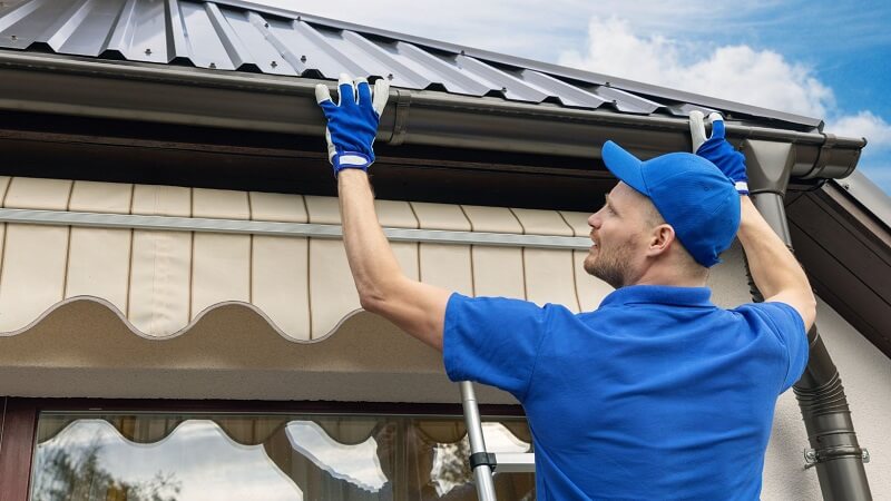 Why Homeowners Trust Gutter Cleaning Dallas Services for Safe and Good Upkeep