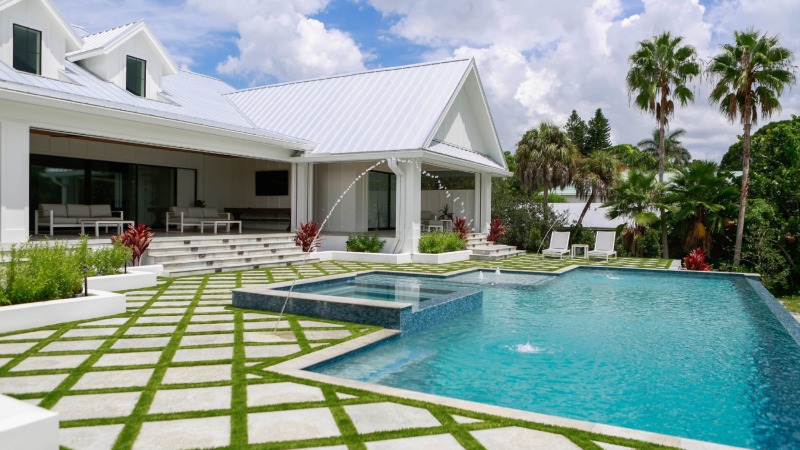 Why Outdoor Living Spaces Are Driving Property Values in Florida’s Gulf Coast Market